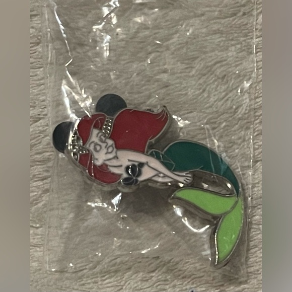 Disney Little Mermaid 2008 Disney Parks Trading Pin - Picture 4 of 4
